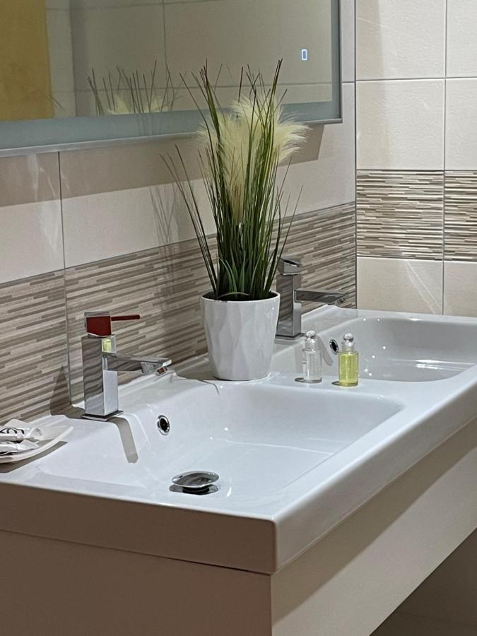 Bec Roz' Apartment Салази Екстериор снимка