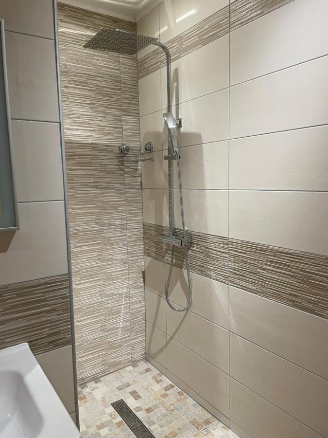 Bec Roz' Apartment Салази Екстериор снимка